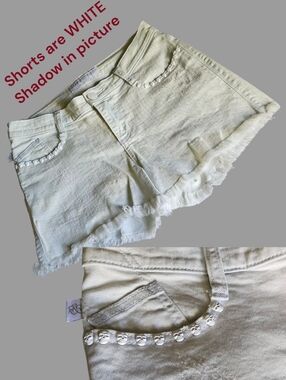 🐕💀🎸Rock & Republic 4 HULA White Frayed Denim Shorts riveted SKULL Trim - EPC